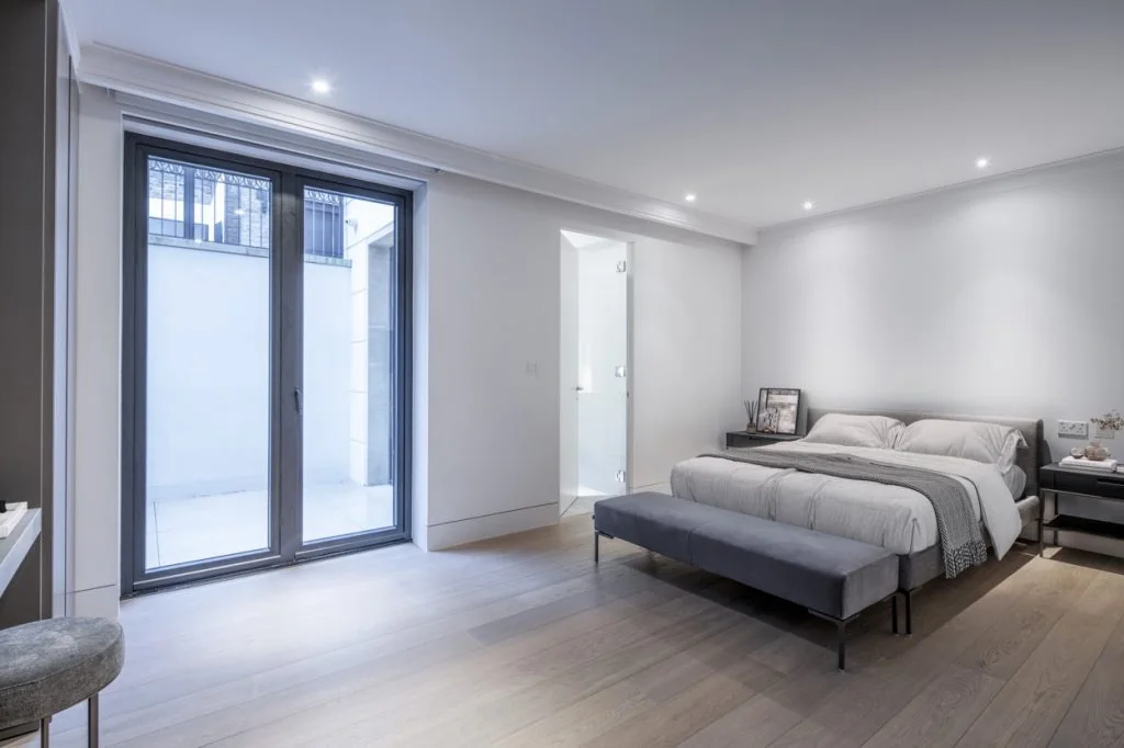 Little Chester Street: interior and property view 10